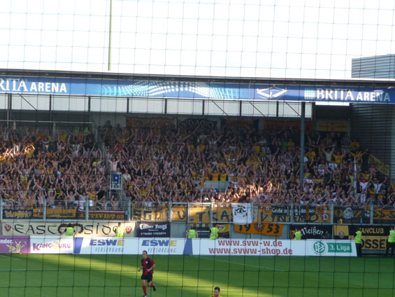 SV Wehen Wiesbaden vs Dynamo Dresden (0-1) (2)