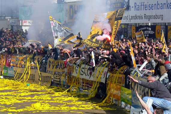 SSV Jahn Regensburg vs Dynamo Dresden (0-1) (17)