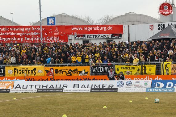 SSV Jahn Regensburg vs Dynamo Dresden (2-3) (1)