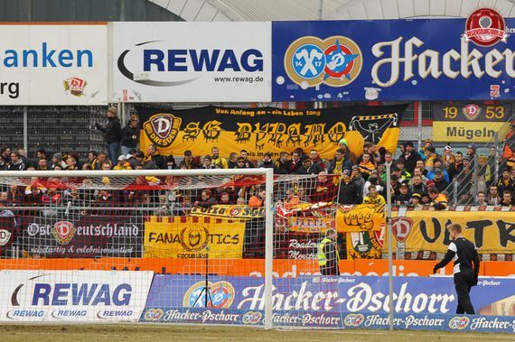 SSV Jahn Regensburg vs Dynamo Dresden (2-3) (2)