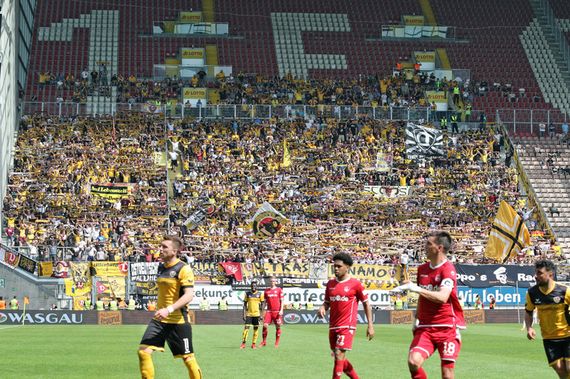 1. FC Kaiserslautern vs Dynamo Dresden (0-1) (2)