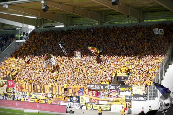 FC Erzgebirge Aue vs Dynamo Dresden (0-0) (5)