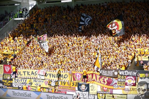 FC Erzgebirge Aue vs Dynamo Dresden (0-0) (7)