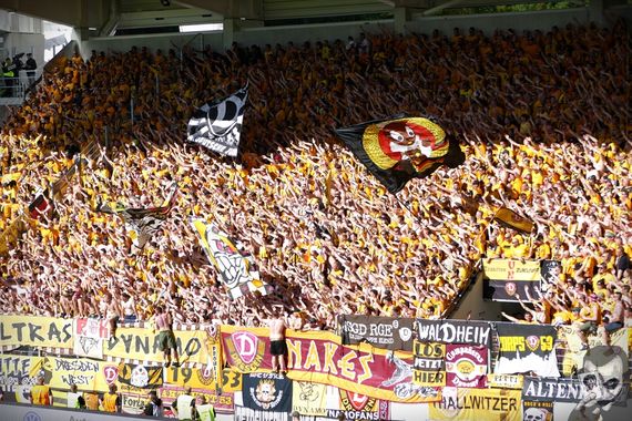 FC Erzgebirge Aue vs Dynamo Dresden (0-0) (14)