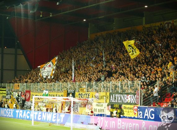 SSV Jahn Regensburg vs Dynamo Dresden (0-2) (1)