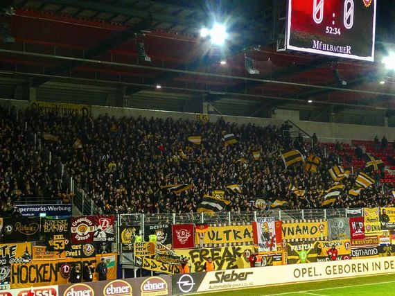 SSV Jahn Regensburg vs Dynamo Dresden (2-0) (1)
