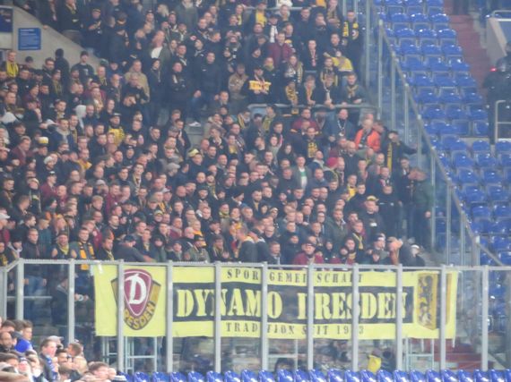FC Schalke 04 vs Dynamo Dresden (3-0) (1)