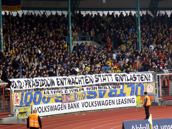 Eintracht Braunschweig vs Rot-Weiß Ahlen (0-2) (6)
