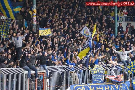 Eintracht Braunschweig vs SpVgg Unterhaching (1-0) (7)