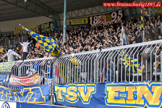 Eintracht Braunschweig vs SpVgg Unterhaching (1-0) (9)