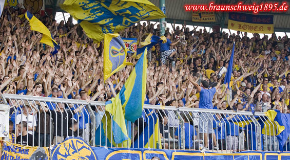 Eintracht Braunschweig vs Holstein Kiel (2-1) (17)