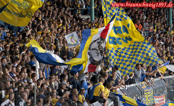 Eintracht Braunschweig vs SV Sandhausen (2-0) (7)