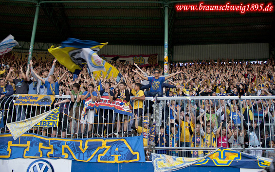 Eintracht Braunschweig vs SV Sandhausen (2-0) (12)