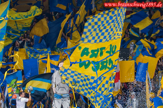 Eintracht Braunschweig vs Rot-Weiß Ahlen (2-0) (4)