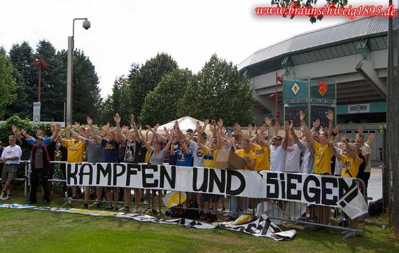 Eintracht Braunschweig vs 1. FC Köln (1-0) (15)