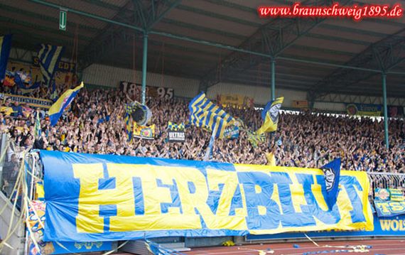 Eintracht Braunschweig vs SSV Jahn Regensburg (1-0) (13)