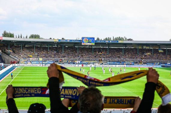 Eintracht Braunschweig vs Karlsruher SC (0-2) (11)