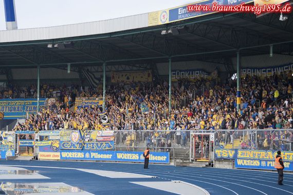 Eintracht Braunschweig vs FC Sevilla (1-2) (2)