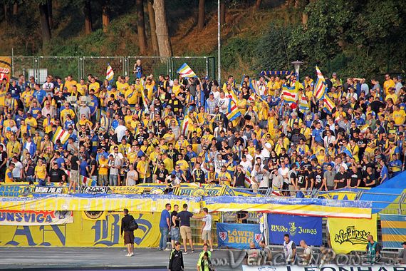 FC Erzgebirge Aue vs Eintracht Braunschweig (0-2) (2)