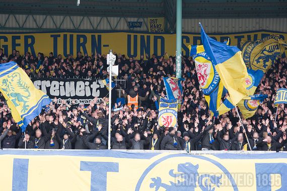 Eintracht Braunschweig vs SSV Jahn Regensburg (2-1) (9)