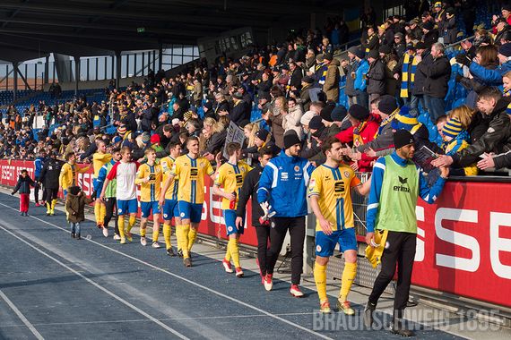 Eintracht Braunschweig vs SSV Jahn Regensburg (2-1) (16)