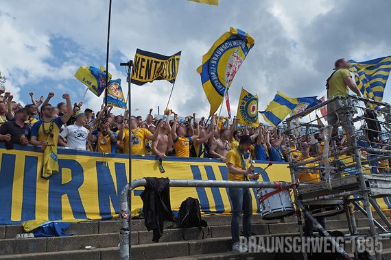 SV Darmstadt 98 vs Eintracht Braunschweig (1-1) (12)