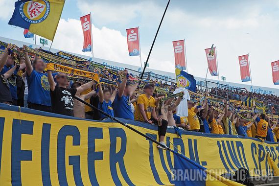 SV Darmstadt 98 vs Eintracht Braunschweig (1-1) (15)
