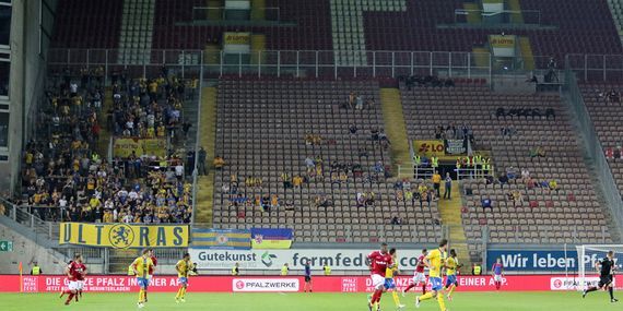 1. FC Kaiserslautern vs Eintracht Braunschweig (1-1) (1)