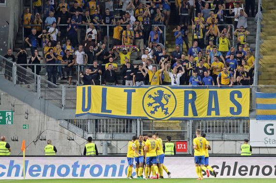 1. FC Kaiserslautern vs Eintracht Braunschweig (1-1) (2)