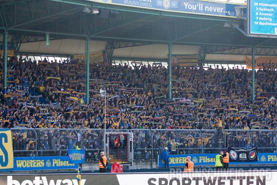 Eintracht Braunschweig vs FC St. Pauli (0-1) (13)