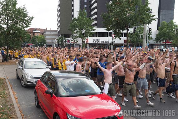 Eintracht Braunschweig vs Karlsruher SC (1-1) (12)
