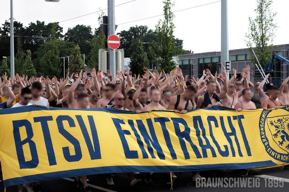 Eintracht Braunschweig vs Karlsruher SC (1-1) (14)
