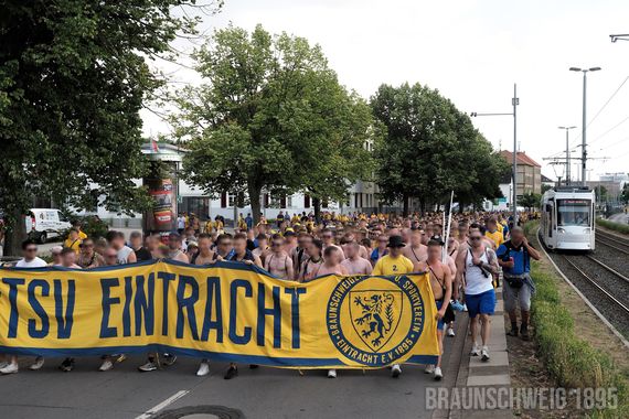 Eintracht Braunschweig vs Karlsruher SC (1-1) (16)