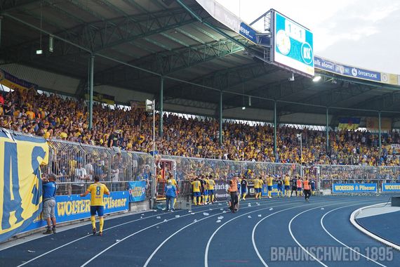 Eintracht Braunschweig vs Karlsruher SC (1-1) (37)
