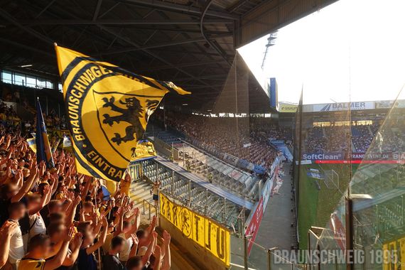 FC Hansa Rostock vs Eintracht Braunschweig (2-0) (9)