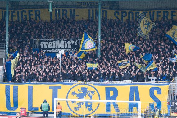 Eintracht Braunschweig vs Würzburger Kickers (2-2) (1)