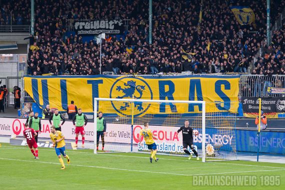 Eintracht Braunschweig vs Würzburger Kickers (2-2) (2)
