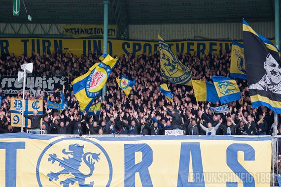 Eintracht Braunschweig vs Würzburger Kickers (2-2) (9)