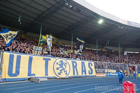 Eintracht Braunschweig vs Würzburger Kickers (2-2) (13)