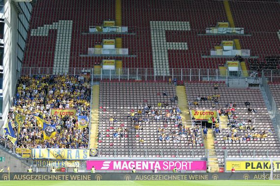 1. FC Kaiserslautern vs Eintracht Braunschweig (0-3) (1)