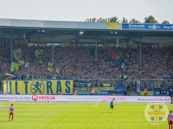 Eintracht Braunschweig vs Würzburger Kickers (5-2) (11)