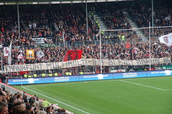 FC St. Pauli vs Eintracht Frankfurt (1-3) (10)