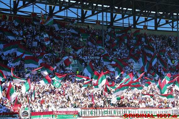 FC Augsburg vs Hamburger SV (4-0) (6)
