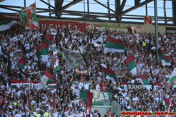 FC Augsburg vs Hamburger SV (4-0) (9)