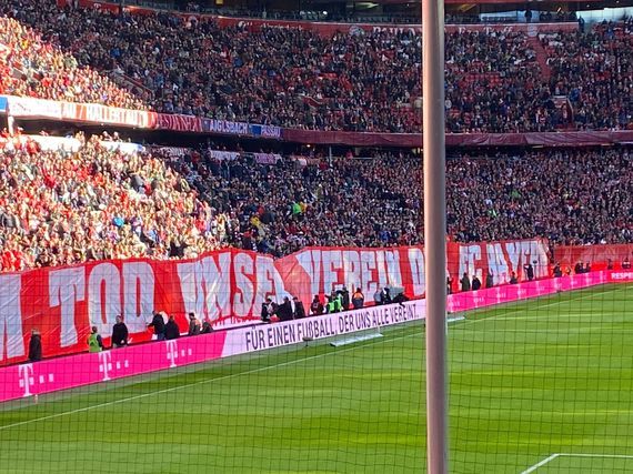 FC Bayern München vs FC Augsburg (2-0) (9)