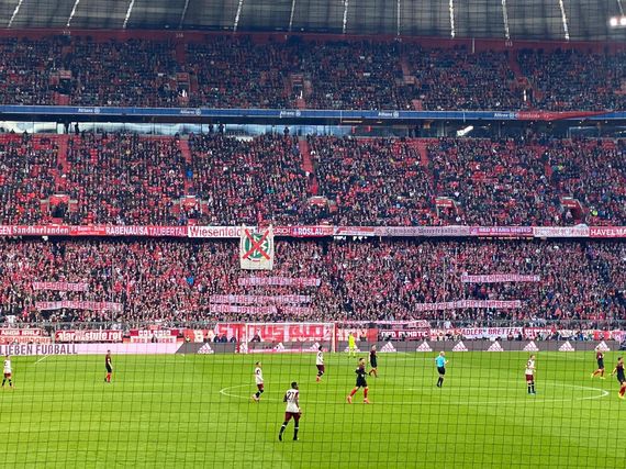 FC Bayern München vs FC Augsburg (2-0) (25)