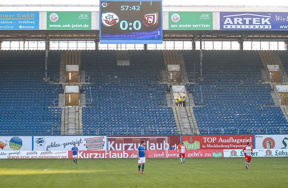 FC Hansa Rostock vs SSV Jahn Regensburg (0-0) (1)