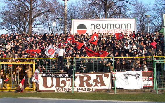 FC Rot-Weiß Erfurt vs FC St. Pauli (2-1) (1)