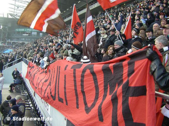 FC St. Pauli vs 1. FC Köln (3-0) (11)