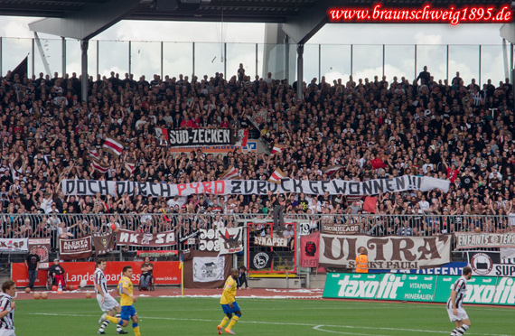 Eintracht Braunschweig vs FC St. Pauli (1-0) (2)